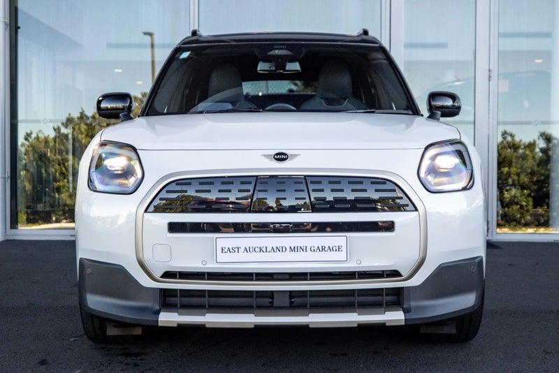 2025 MINI Countryman E Full Electric Favoured Trim image 2