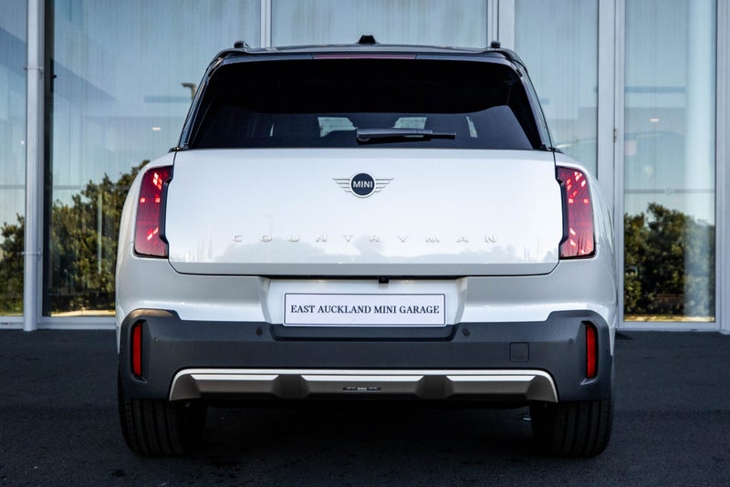 2025 MINI Countryman E Full Electric Favoured Trim image 4