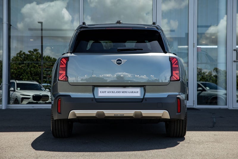 2025 MINI Countryman E Full Electric Favoured Trim image 5