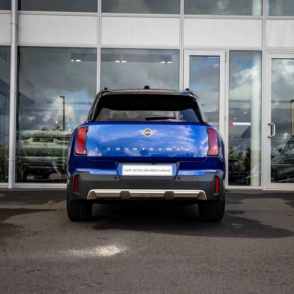2025 MINI Countryman E Full Electric Favoured Trim image 4