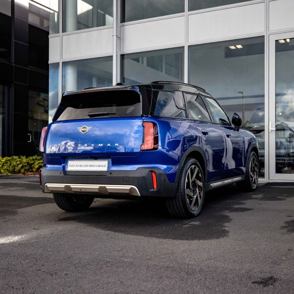 2025 MINI Countryman E Full Electric Favoured Trim image 5