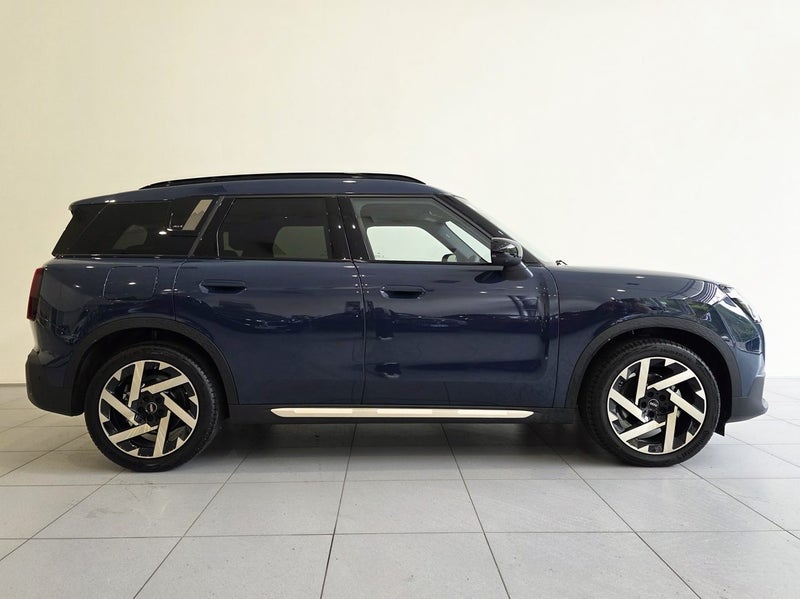 2025 MINI Countryman S ALL4 Favoured image 3