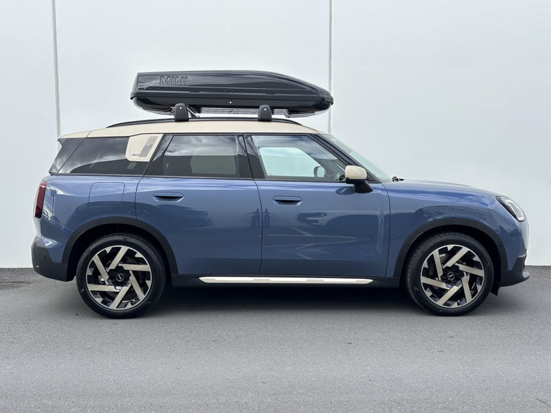2025 MINI Countryman S All4 Favoured image 5