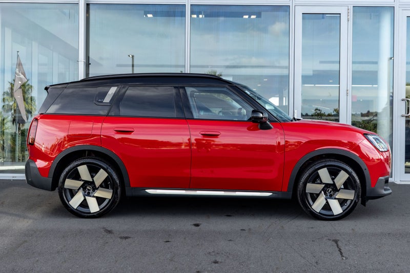 2025 MINI Countryman S ALL4 Favoured image 3