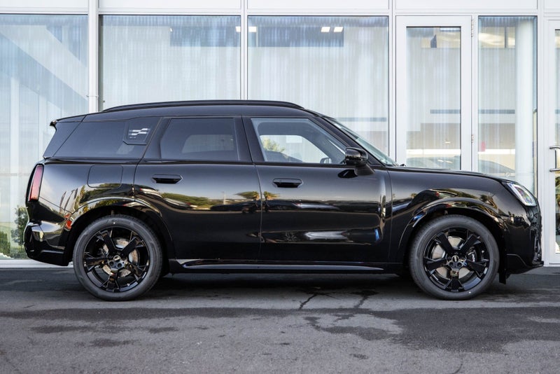 2025 MINI Countryman S ALL4 JCW Sports image 3