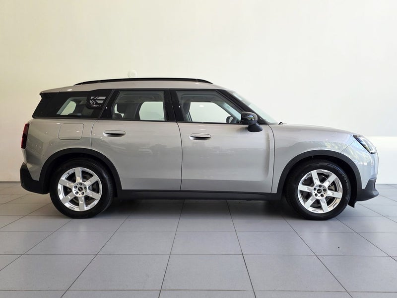 2025 MINI Countryman SE ALL4 Classic image 3