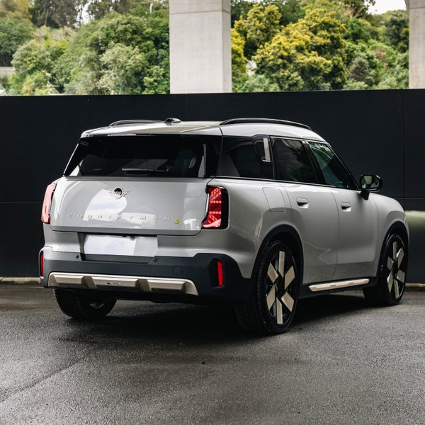 2025 MINI Countryman SE ALL4 Favoured image 2