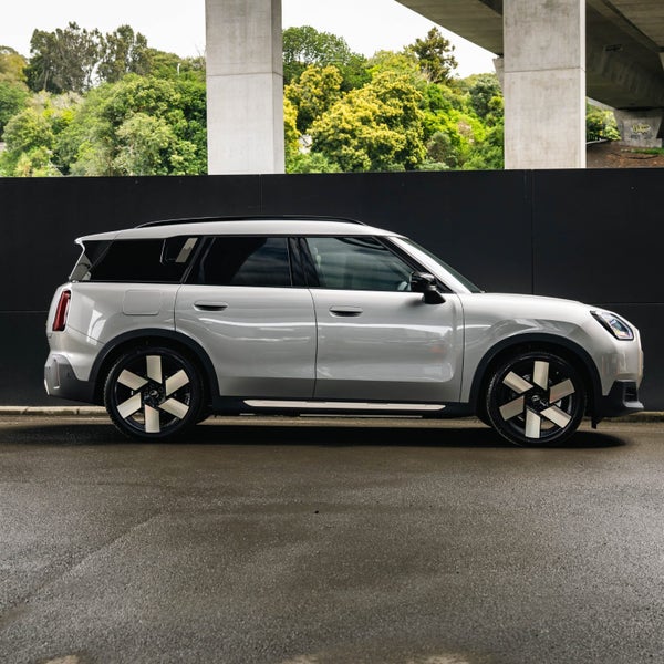 2025 MINI Countryman SE ALL4 Favoured image 4