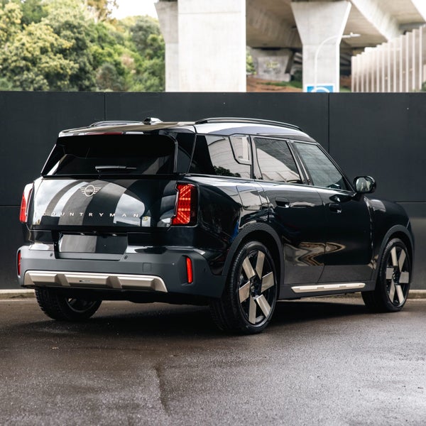 2025 MINI Countryman SE ALL4 Favoured image 2