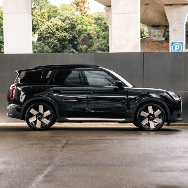 2025 MINI Countryman SE ALL4 Favoured image 4