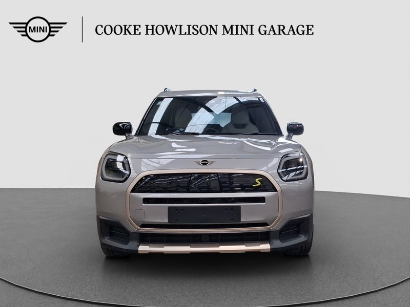 2025 MINI Countryman SE ALL4 Favoured EV image 2