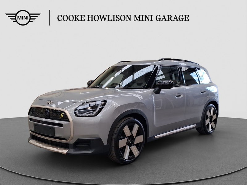 2025 MINI Countryman SE ALL4 Favoured EV image 3
