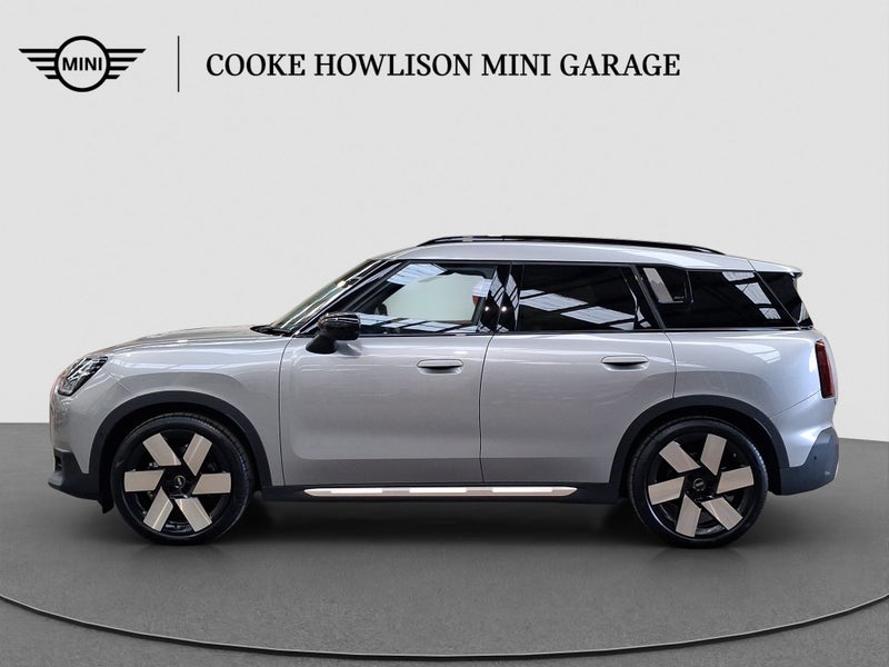 2025 MINI Countryman SE ALL4 Favoured EV image 4