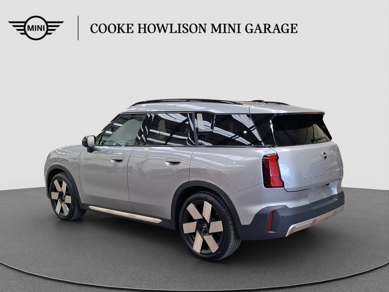 2025 MINI Countryman SE ALL4 Favoured EV image 5