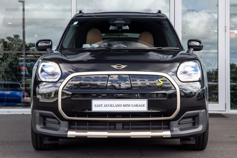 2025 MINI Countryman SE ALL4 Full electric Favo... image 2