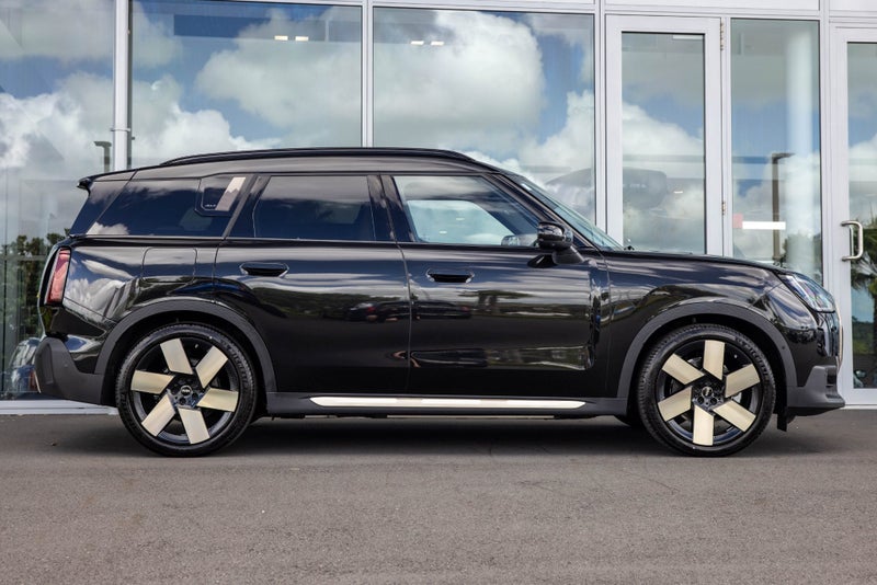 2025 MINI Countryman SE ALL4 Full electric Favo... image 3