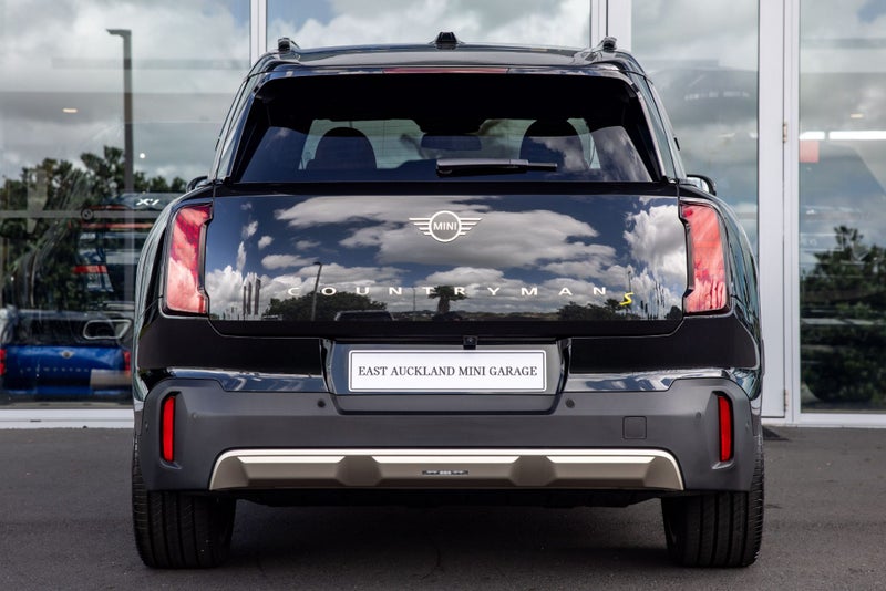 2025 MINI Countryman SE ALL4 Full electric Favo... image 5