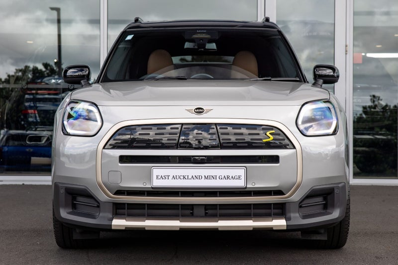 2025 MINI Countryman SE ALL4 Full electric Favo... image 2