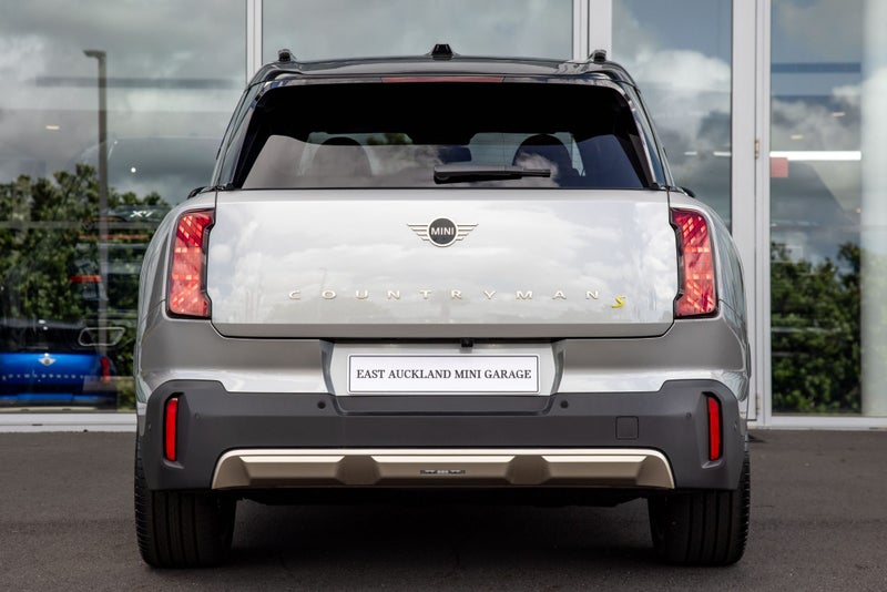 2025 MINI Countryman SE ALL4 Full electric Favo... image 5