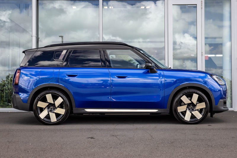 2025 MINI Countryman SE ALL4 Full electric Favo... image 3