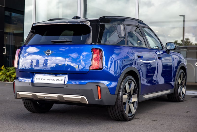 2025 MINI Countryman SE ALL4 Full electric Favo... image 4