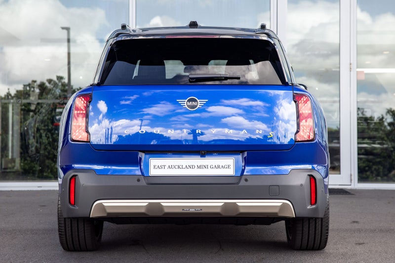 2025 MINI Countryman SE ALL4 Full electric Favo... image 5