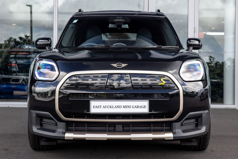 2025 MINI Countryman SE ALL4 Full electric Favo... image 2