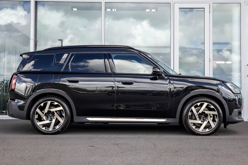 2025 MINI Countryman SE ALL4 Full electric Favo... image 3