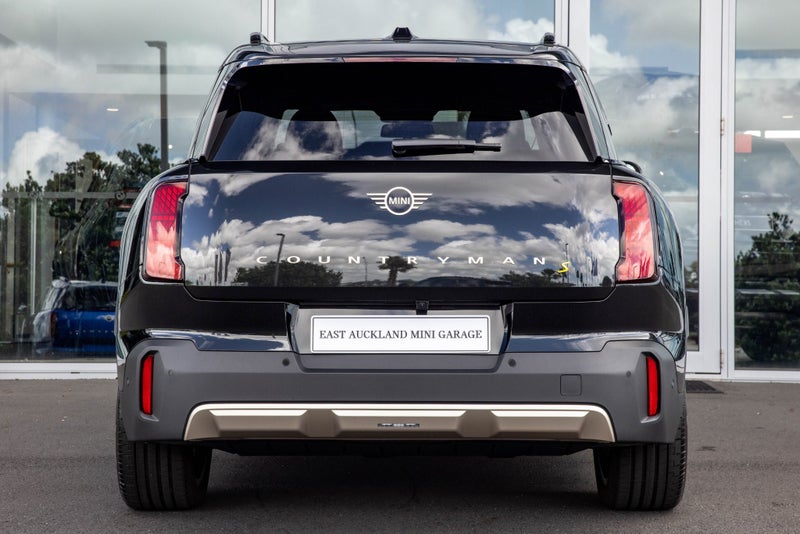 2025 MINI Countryman SE ALL4 Full electric Favo... image 5