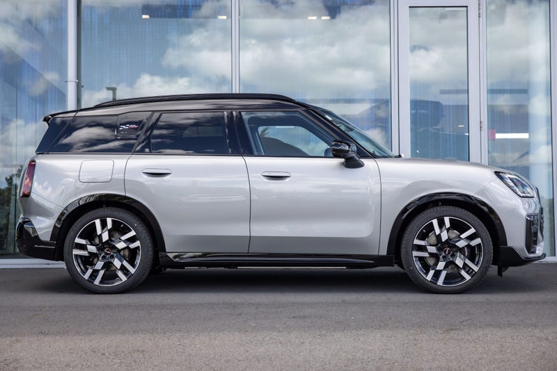 2025 MINI Countryman SE ALL4 Full electric JCW... image 3