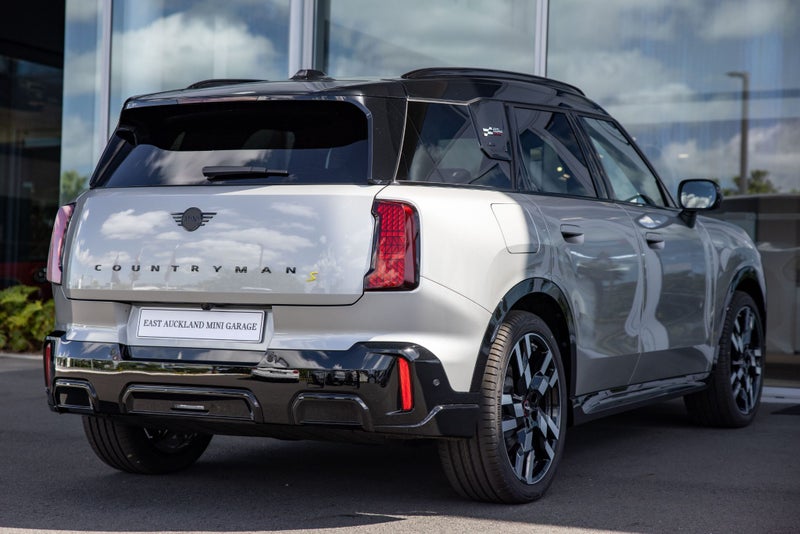 2025 MINI Countryman SE ALL4 Full electric JCW... image 4