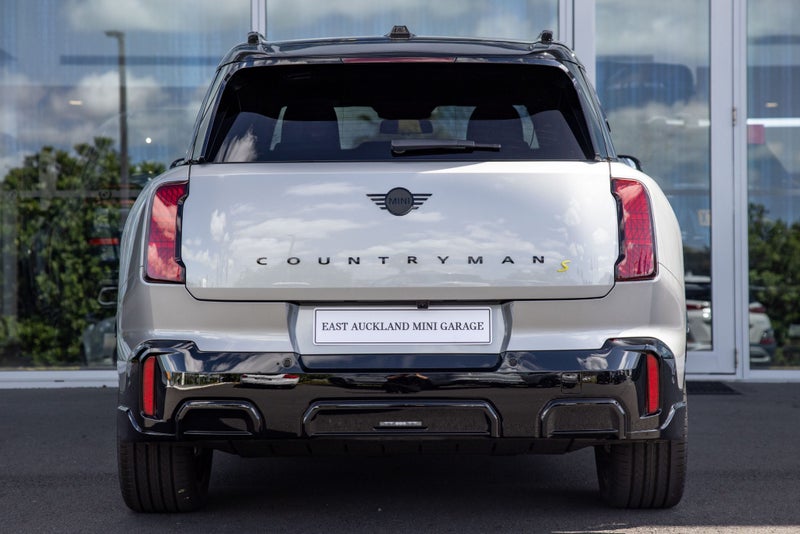 2025 MINI Countryman SE ALL4 Full electric JCW... image 5