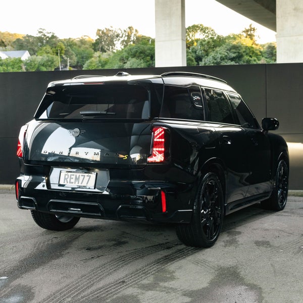 2025 MINI Countryman SE ALL4 JCW Favoured image 2