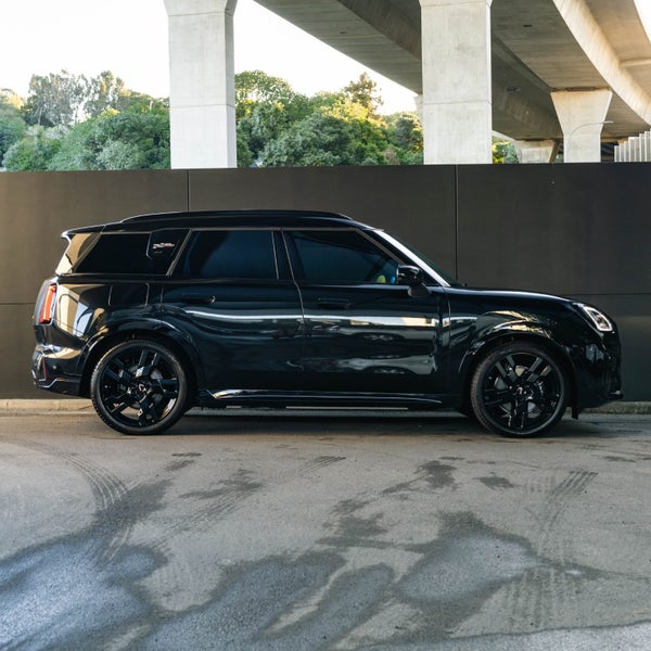 2025 MINI Countryman SE ALL4 JCW Favoured image 5