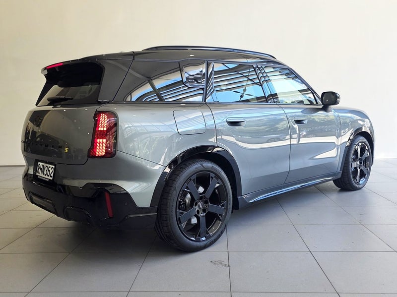 2025 MINI Countryman SE All4 JCW Sport image 4