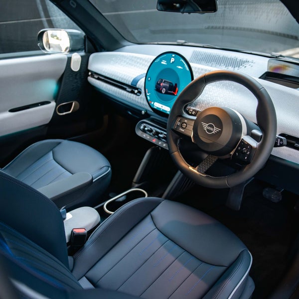 2025 MINI Electric Hatch SE 3 Door SE Hatch Fav... image 3