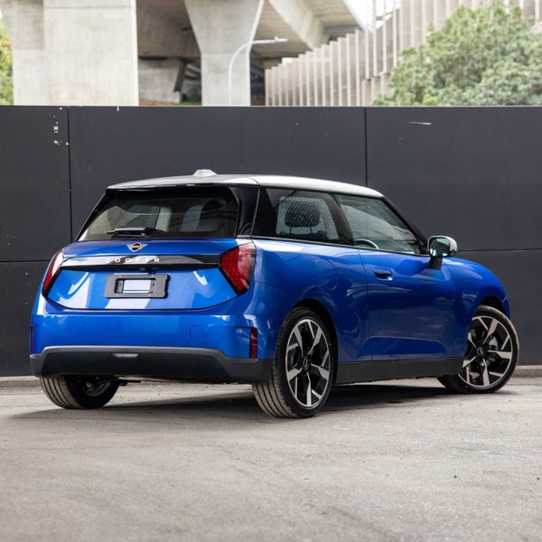 2025 MINI Electric Hatch SE E Classic Pack image 2