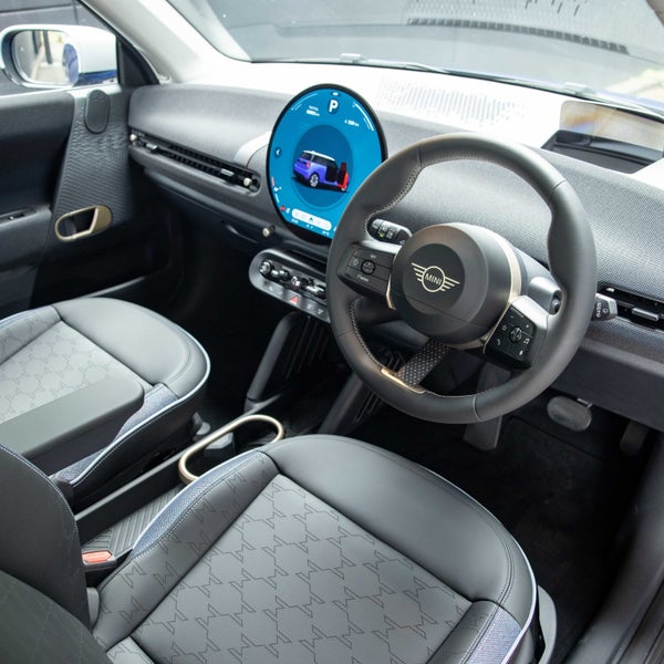 2025 MINI Electric Hatch SE E Classic Pack image 3
