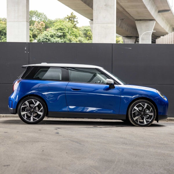 2025 MINI Electric Hatch SE E Classic Pack image 4
