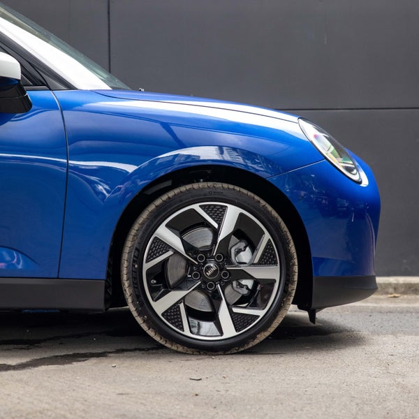 2025 MINI Electric Hatch SE E Classic Pack image 5