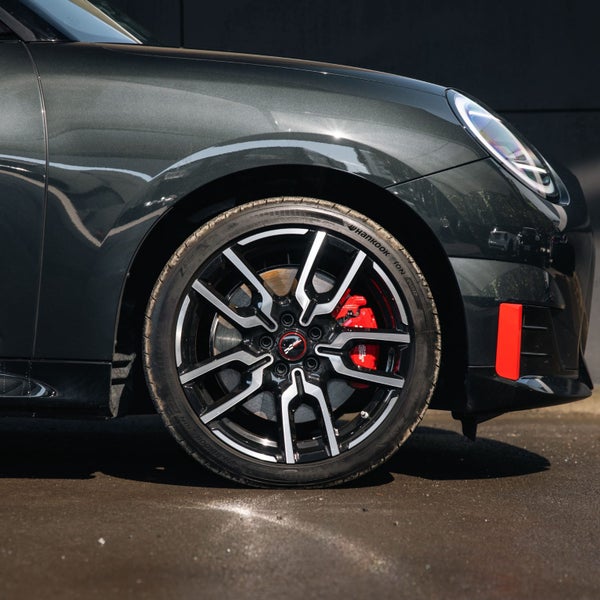 2025 MINI Electric Hatch SE JCW E Favoured image 5