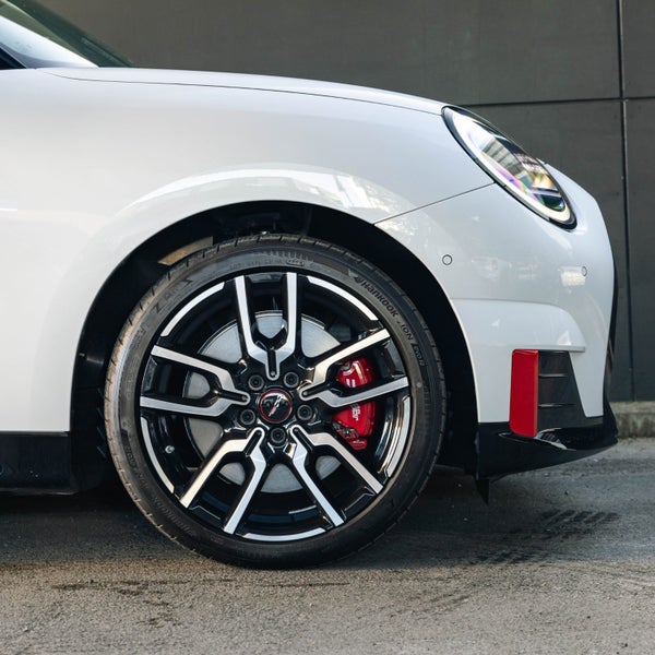 2025 MINI Electric Hatch SE JCW Favoured image 4
