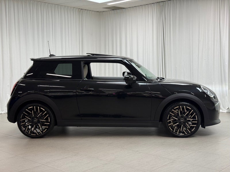 2025 MINI Hatch Cooper image 3