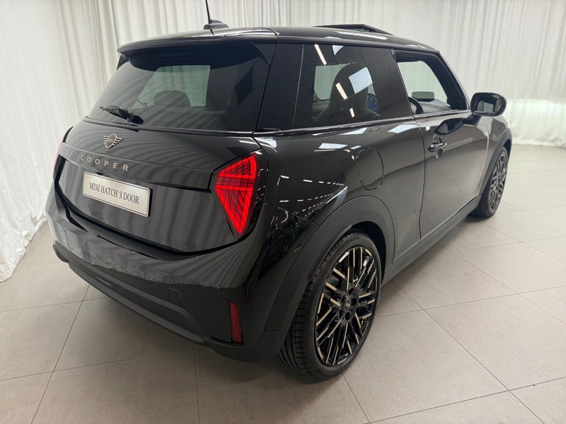 2025 MINI Hatch Cooper image 4