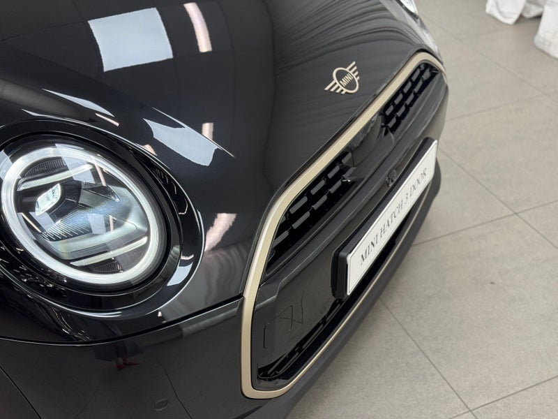 2025 MINI Hatch Cooper image 5