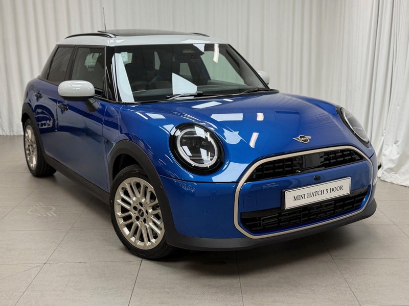 2025 MINI Hatch Cooper C 5door Favoured image 1