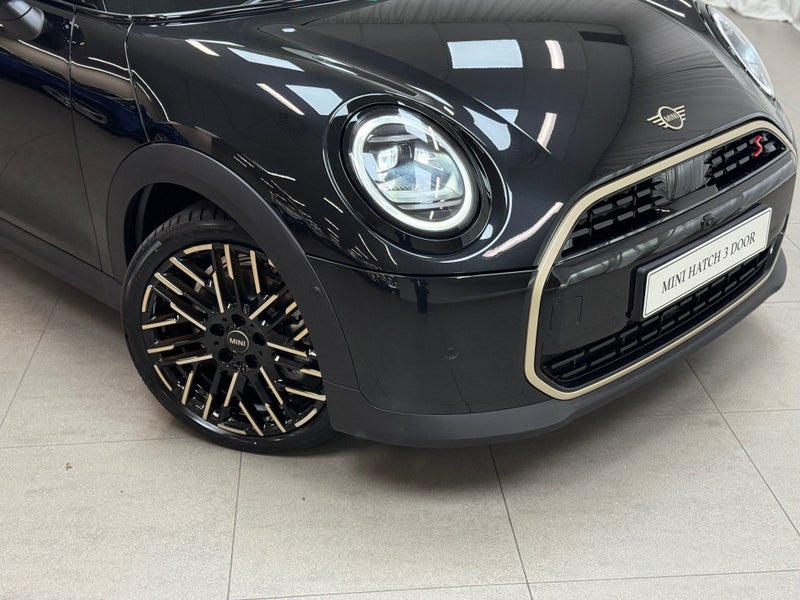 2025 MINI Hatch Cooper S 3door Favoured image 2