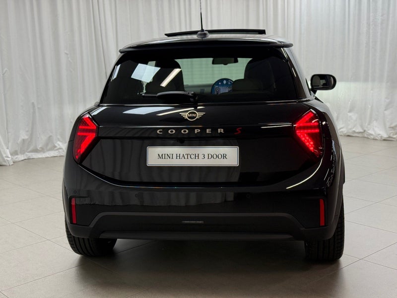 2025 MINI Hatch Cooper S 3door Favoured image 4