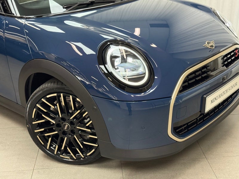 2025 MINI Hatch Cooper S 5door Favoured image 4