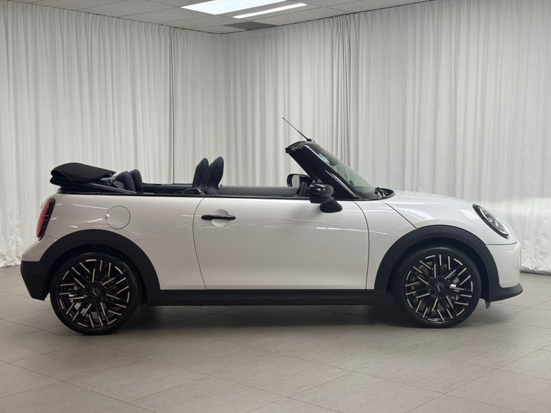2025 MINI Hatch Cooper S Convertible Favoured image 5